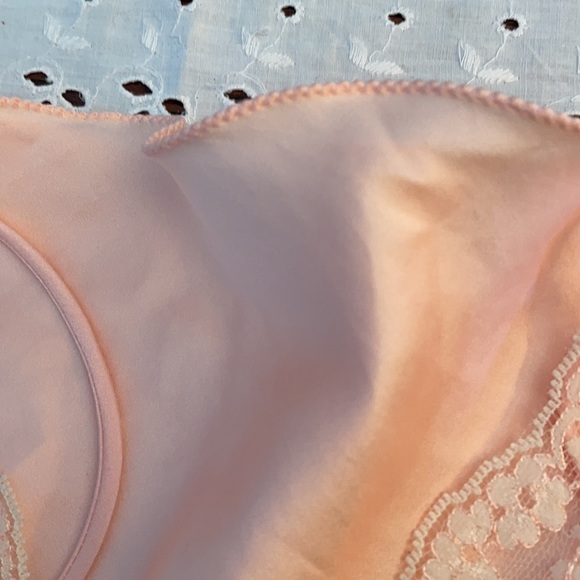 Victoria’s Secret Peach Chemise 90’s vintage. 🌸 - Picture 9 of 9